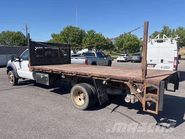 Ford F-550 Platós / Ponyvás teherautók