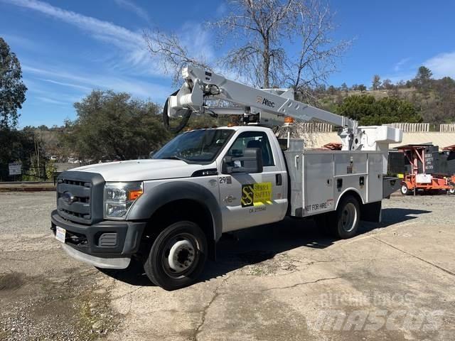 Ford F-550 Teherautóra szerelt emelők és állványok