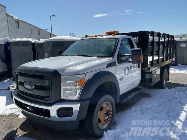 Ford F-550 Platós / Ponyvás teherautók