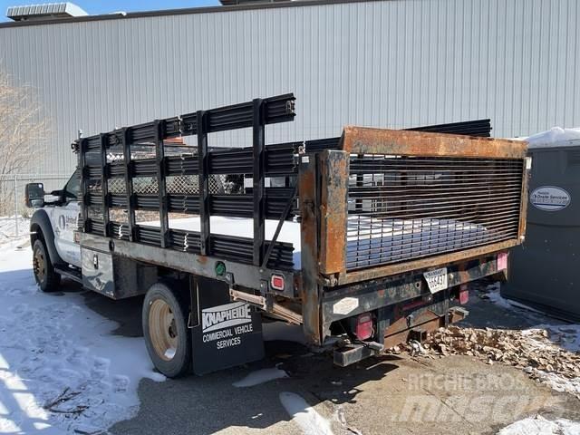 Ford F-550 Platós / Ponyvás teherautók