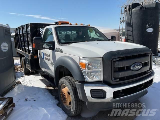 Ford F-550 Platós / Ponyvás teherautók