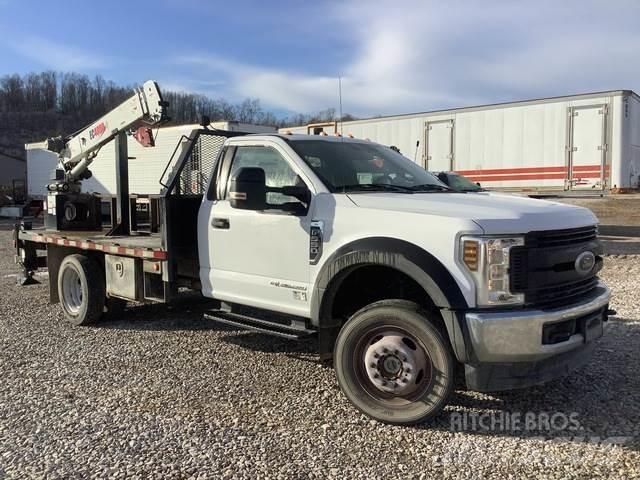 Ford F-550 Platós / Ponyvás teherautók