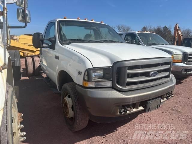 Ford F-550 Vezetőfülke és belső tartozékok