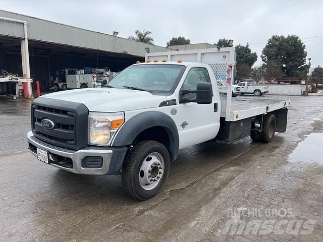Ford F-550 Platós / Ponyvás teherautók