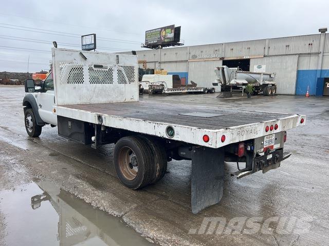 Ford F-550 Platós / Ponyvás teherautók