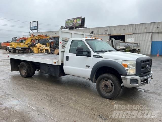 Ford F-550 Platós / Ponyvás teherautók