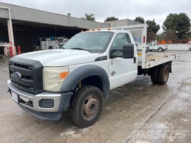 Ford F-550 Platós / Ponyvás teherautók