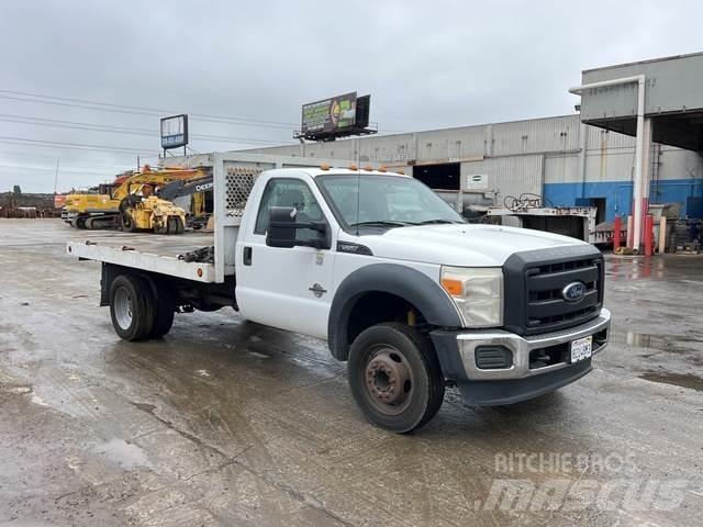 Ford F-550 Platós / Ponyvás teherautók