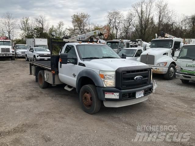 Ford F-550 Platós / Ponyvás teherautók