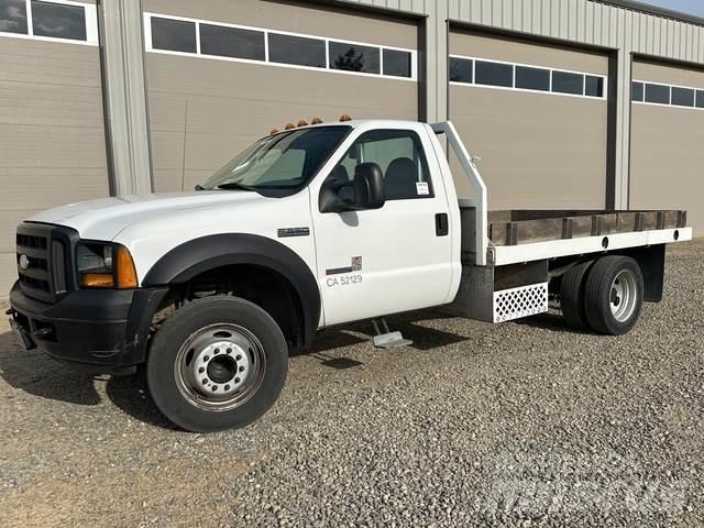 Ford F-550 Platós / Ponyvás teherautók