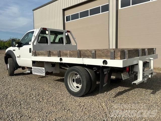 Ford F-550 Platós / Ponyvás teherautók