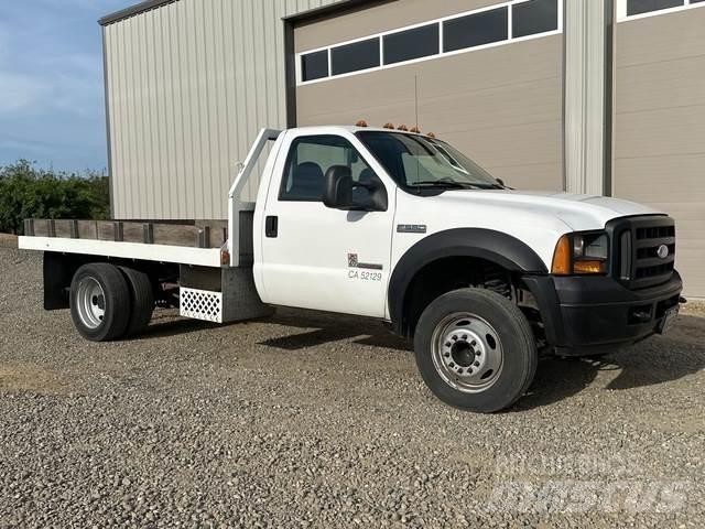 Ford F-550 Platós / Ponyvás teherautók