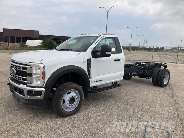 Ford F-550 Vezetőfülke és belső tartozékok