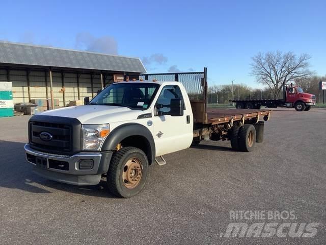 Ford F-550 Platós / Ponyvás teherautók
