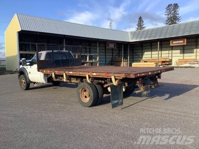 Ford F-550 Platós / Ponyvás teherautók