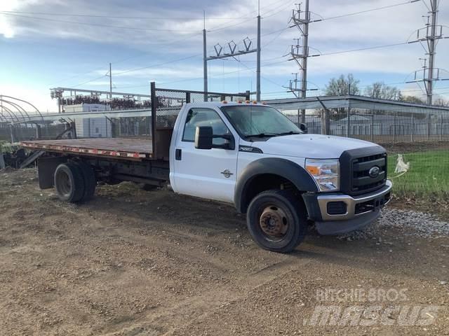 Ford F-550 Platós / Ponyvás teherautók