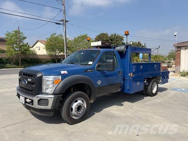 Ford F-550 Kis teherszállító/Platós kocsi
