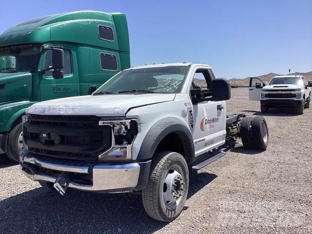 Ford F-550 Vezetőfülke és belső tartozékok