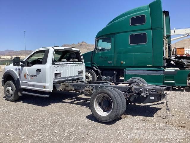 Ford F-550 Vezetőfülke és belső tartozékok