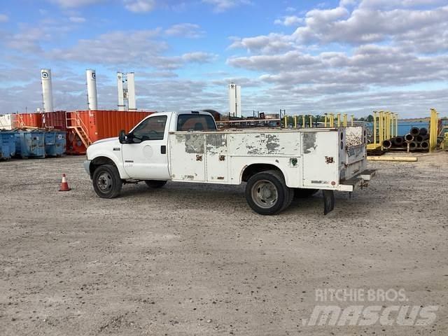 Ford F-550 Kis teherszállító/Platós kocsi