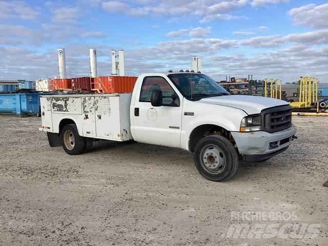 Ford F-550 Kis teherszállító/Platós kocsi