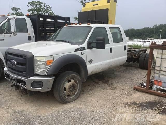Ford F-550 Vezetőfülke és belső tartozékok