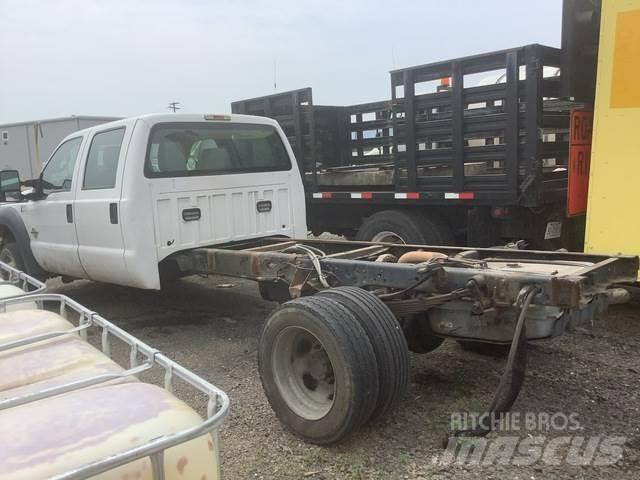 Ford F-550 Vezetőfülke és belső tartozékok