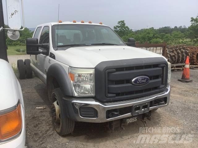 Ford F-550 Vezetőfülke és belső tartozékok