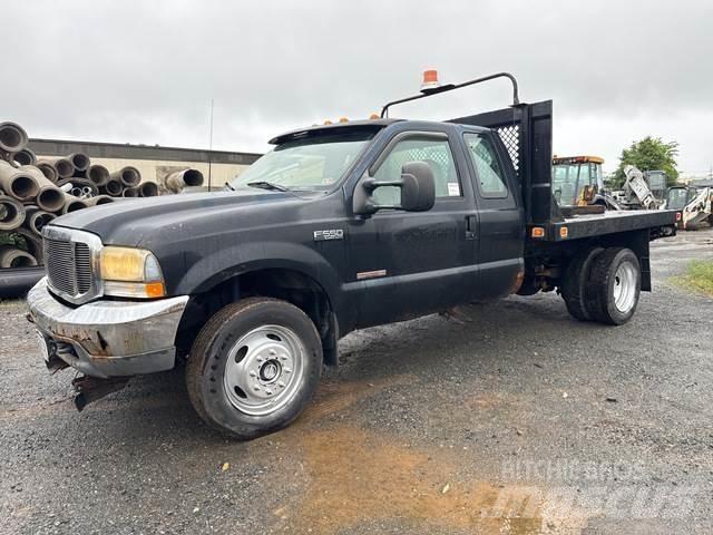 Ford F-550 Platós / Ponyvás teherautók