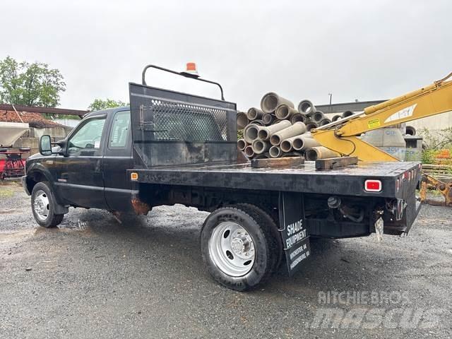 Ford F-550 Platós / Ponyvás teherautók