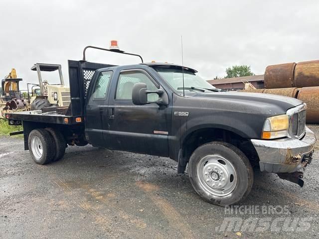Ford F-550 Platós / Ponyvás teherautók