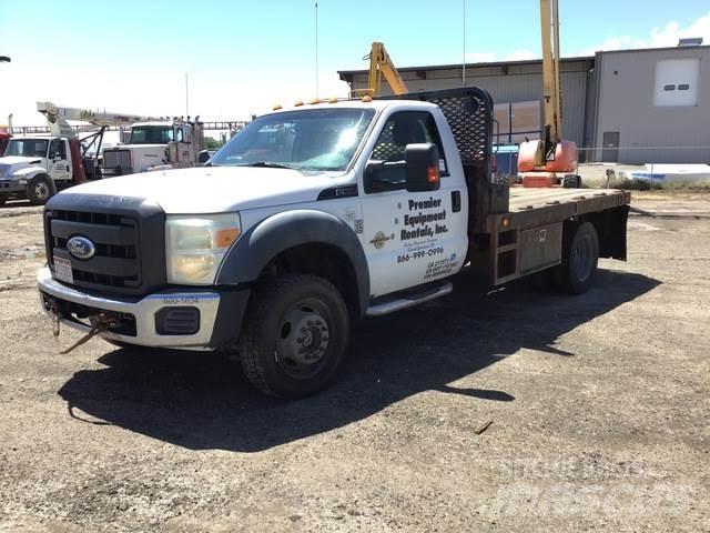 Ford F-550 Platós / Ponyvás teherautók