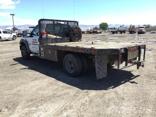 Ford F-550 Platós / Ponyvás teherautók
