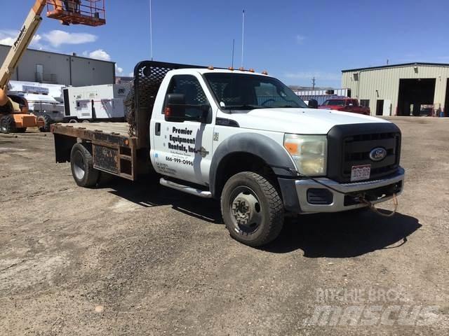 Ford F-550 Platós / Ponyvás teherautók