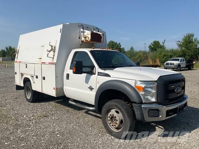 Ford F-550 Kis teherszállító/Platós kocsi