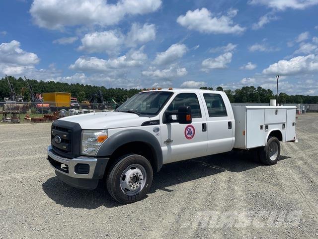 Ford F-550 Kis teherszállító/Platós kocsi