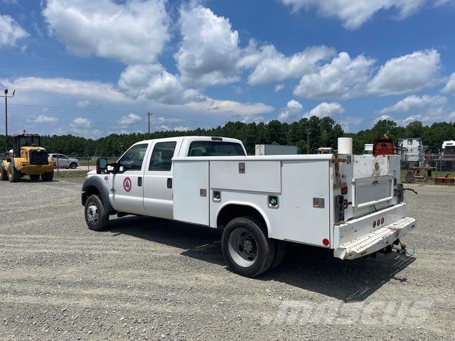 Ford F-550 Kis teherszállító/Platós kocsi