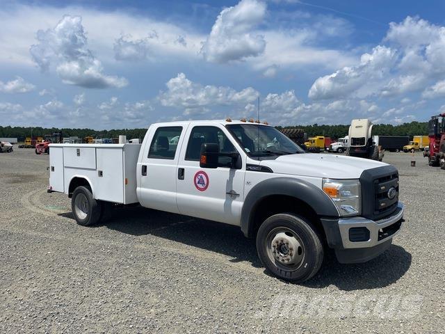 Ford F-550 Kis teherszállító/Platós kocsi