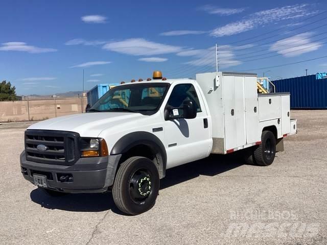 Ford F-550 Kis teherszállító/Platós kocsi