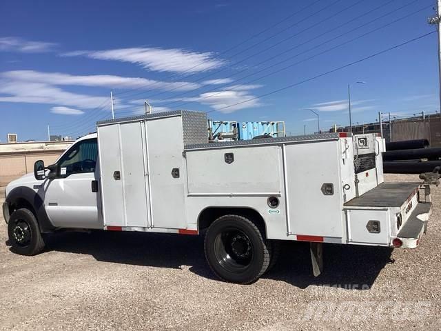 Ford F-550 Kis teherszállító/Platós kocsi