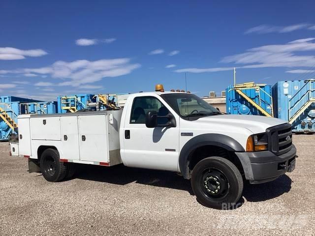 Ford F-550 Kis teherszállító/Platós kocsi
