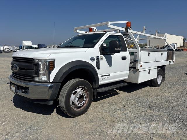 Ford F-550 Platós / Ponyvás teherautók