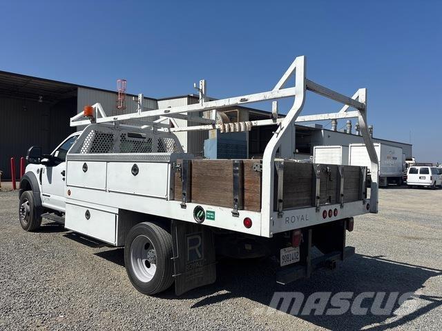 Ford F-550 Platós / Ponyvás teherautók