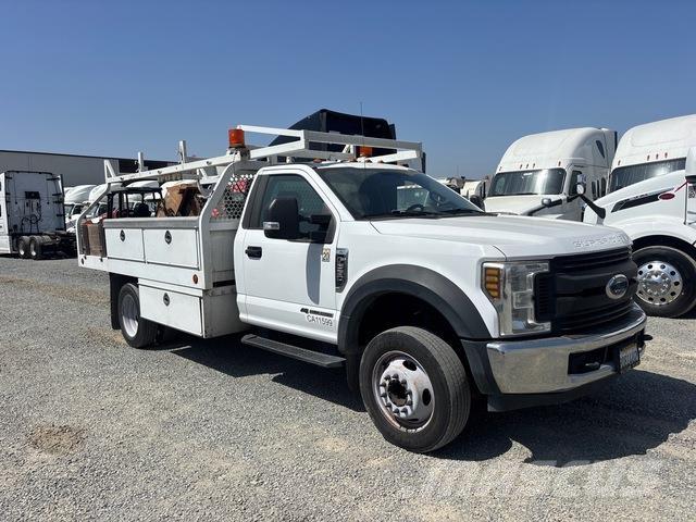 Ford F-550 Platós / Ponyvás teherautók