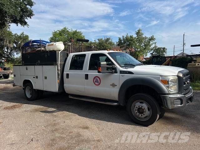 Ford F-550 Kis teherszállító/Platós kocsi