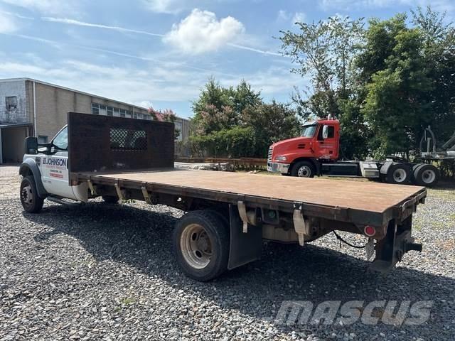 Ford F-550 Platós / Ponyvás teherautók