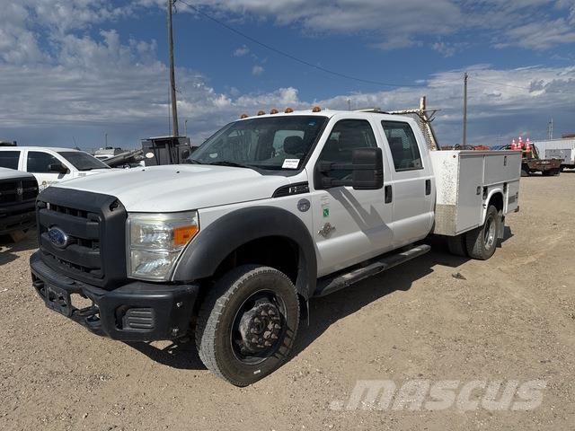 Ford F-550 Kis teherszállító/Platós kocsi