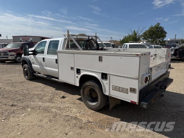 Ford F-550 Kis teherszállító/Platós kocsi