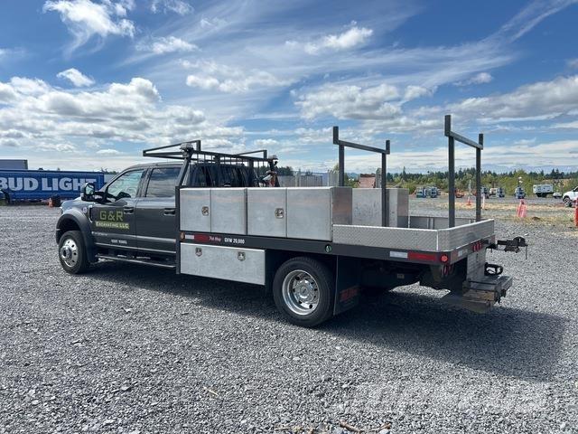 Ford F-550 Platós / Ponyvás teherautók