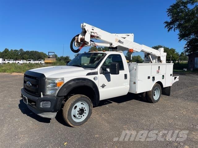Ford F-550 Teherautóra szerelt emelők és állványok